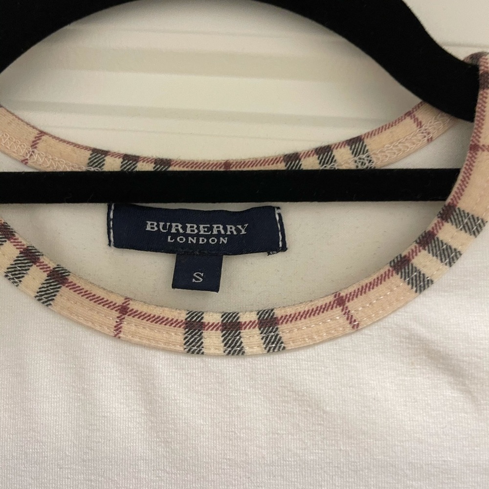 Burberry stretchy white t shirt